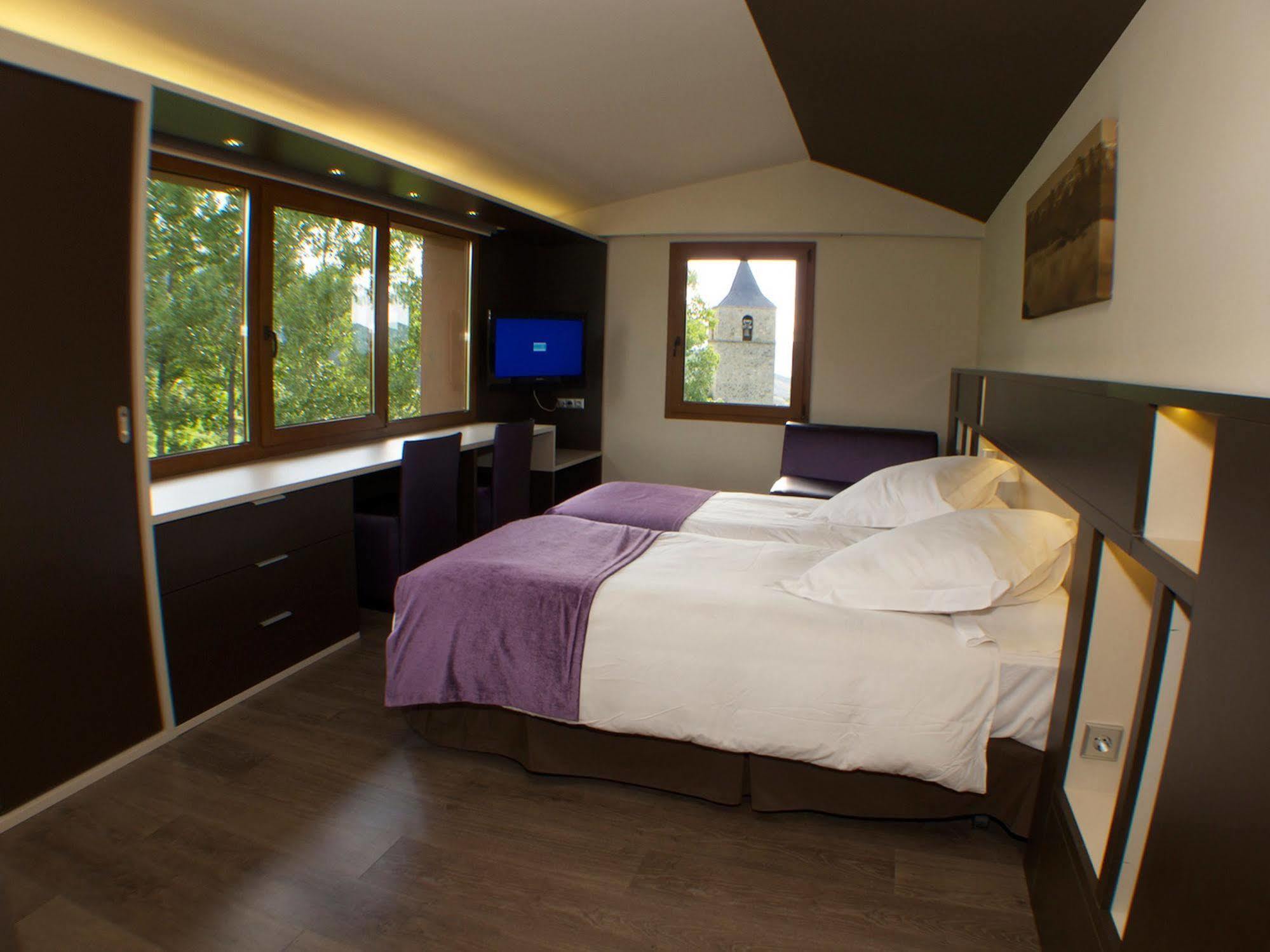 Hotel Mirador Lles Dış mekan fotoğraf